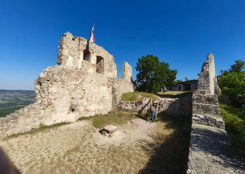 Rezi Castle, Hungary